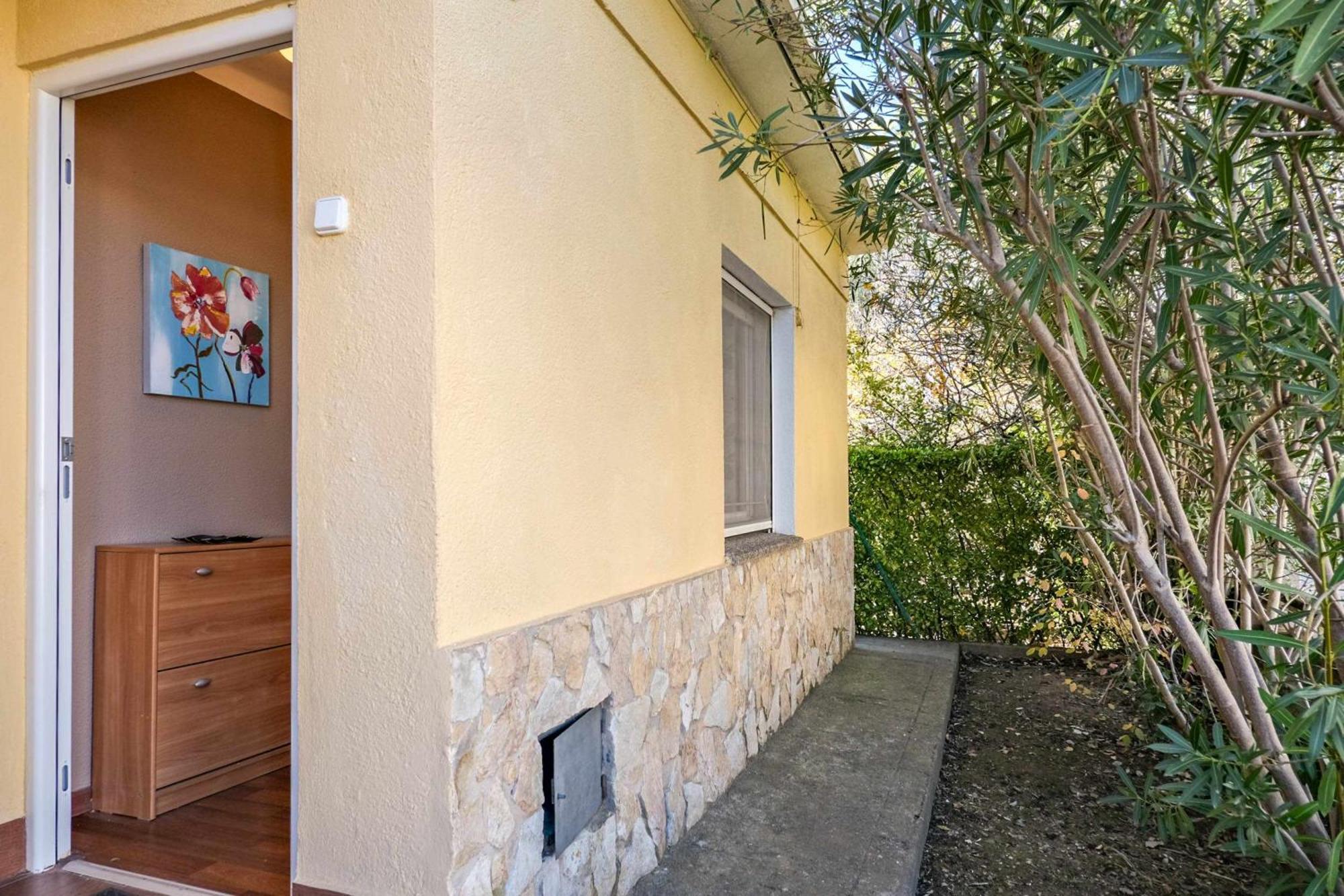 Can Camps Besalu Casa Planta Baja Con Jardin Esterno foto